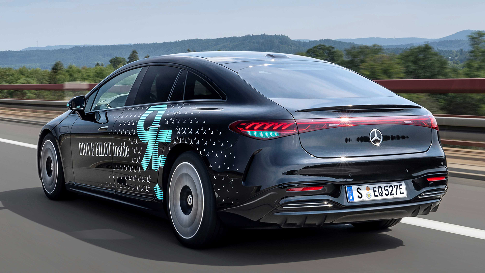 Mercedes: Θέλει να κάνει το τιρκουάζ το χρώμα της αυτόνομης οδήγησης